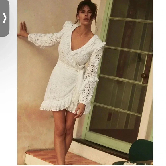 Veronica Beard Dresses & Skirts - Veronica Beard Julia eyelet white long sleeve dress . Size 0. New with belt